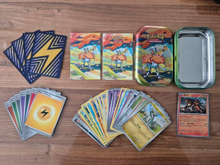 Pokemon mini tin gevuld met 30 Pokemon kaarten en meer!, Hobby en Vrije tijd, Verzamelkaartspellen | Pokémon, Zo goed als nieuw