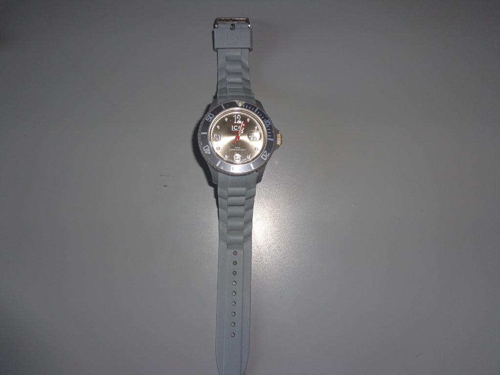 2 dameshorloges van Ice Watch, felgroen en grijs, Overige merken, Polshorloge, Kunststof, Ophalen of Verzenden