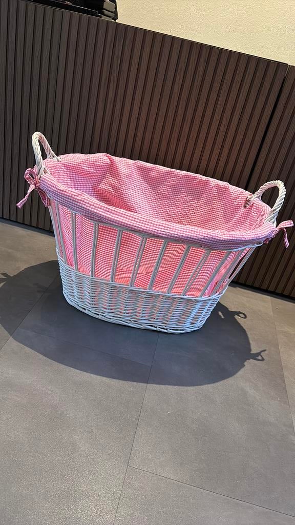 Rieten mand met roze voering – decoratief / opbergmand, ., Rond, Ophalen of Verzenden, Zo goed als nieuw