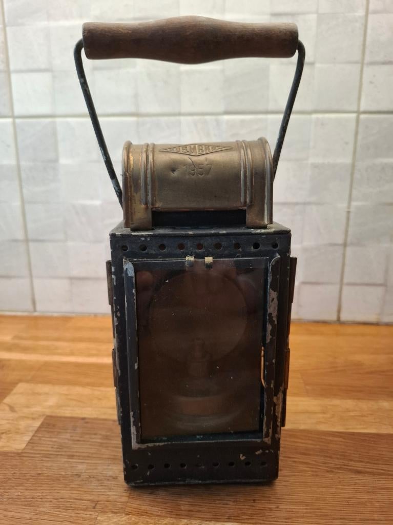 Oude carbidlamp 1957, Ophalen