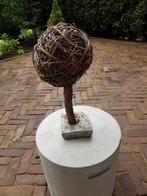 Wilgenbol op stam op betonnen voet, Ophalen of Verzenden, Zo goed als nieuw