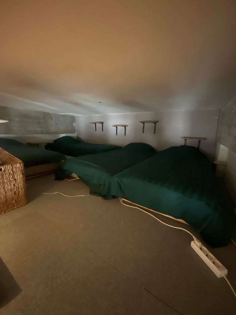Eenpersoonsbedden met donkergroen beddengoed, Gebruikt, 90 cm, Eenpersoons, Ophalen of Verzenden
