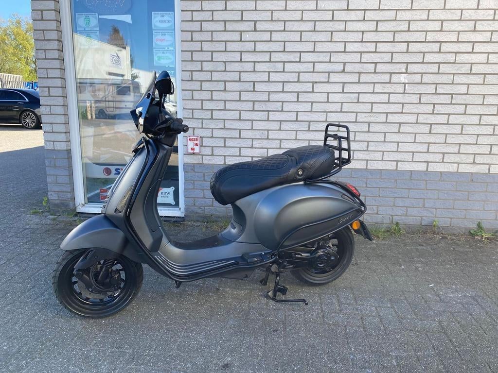 GAVE VESPA SPRINT S 45KM 4-T BROM MAT GRIJS BJ2016 9000KM, Fietsen en Brommers, Scooters | Vespa, Onbekend, Onbekend, VESPA