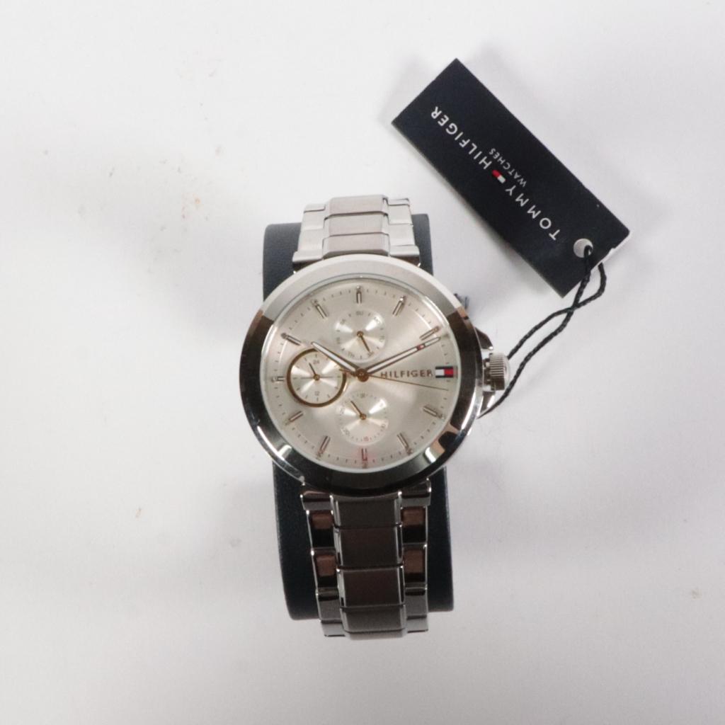 Tommy Hilfinger TH355 Watch - ZGAN, Tommy Hilfiger, Zo goed als nieuw, Support@tommyhilfiger.com, 601 W. 26th Street
New York, NY 10001
USA