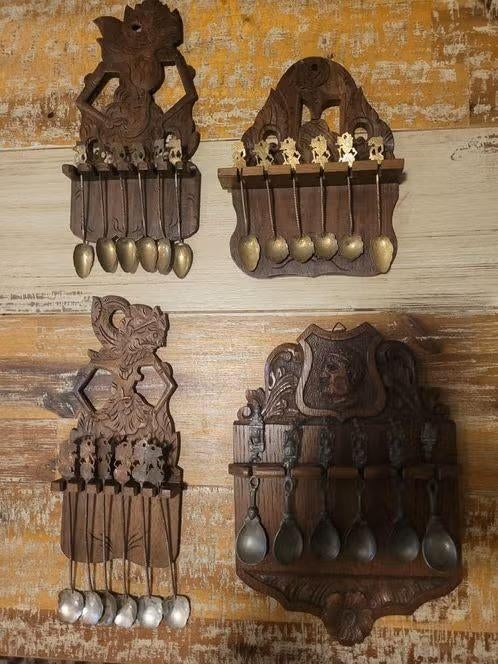 Antieke Houten Lepelrekken met Lepels w.o. Wajang, Antiek en Kunst, Antiek | Bestek, Ophalen of Verzenden