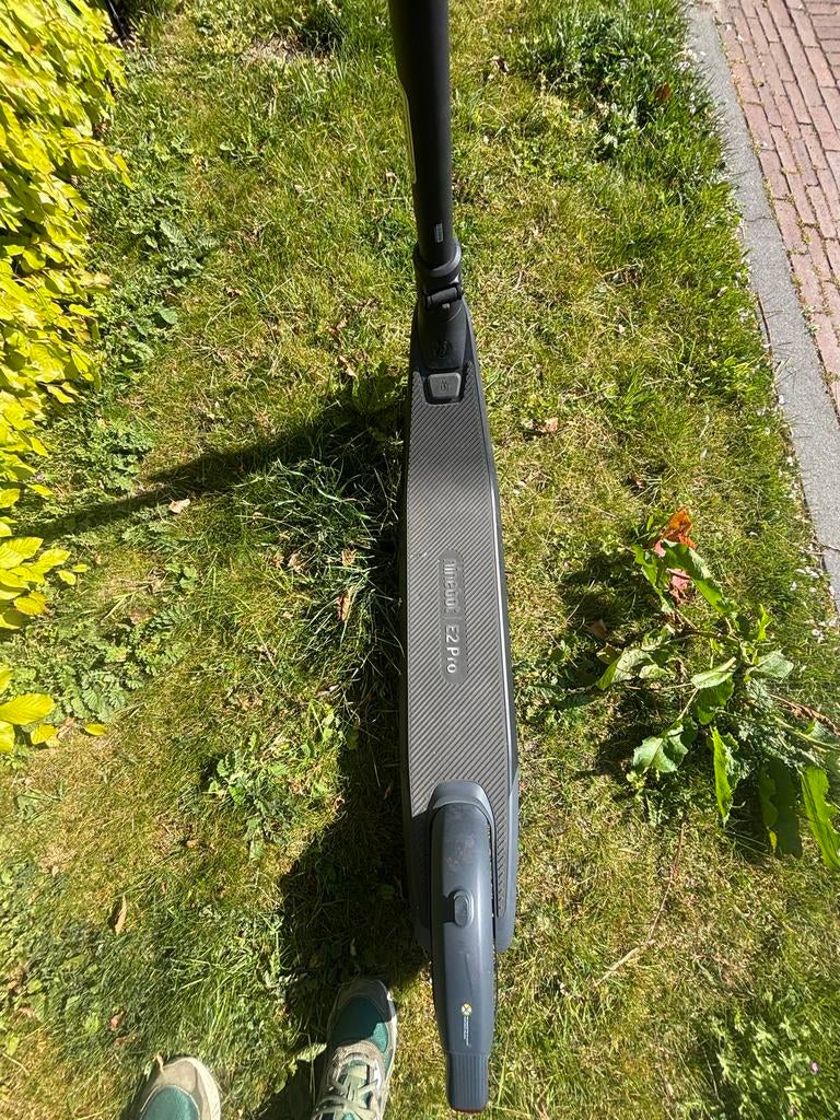 Ninebot E2 Pro Elektrische Step - Max 25 km/u, Fietsen en Brommers, Steps, Zo goed als nieuw, Elektrische step (E-scooter), Ophalen of Verzenden