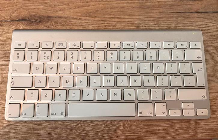 Apple Magic Keyboard (1e generatie) - Draadloos, Computers en Software, Toetsenborden, Gebruikt, Qwerty, Draadloos, Ophalen of Verzenden