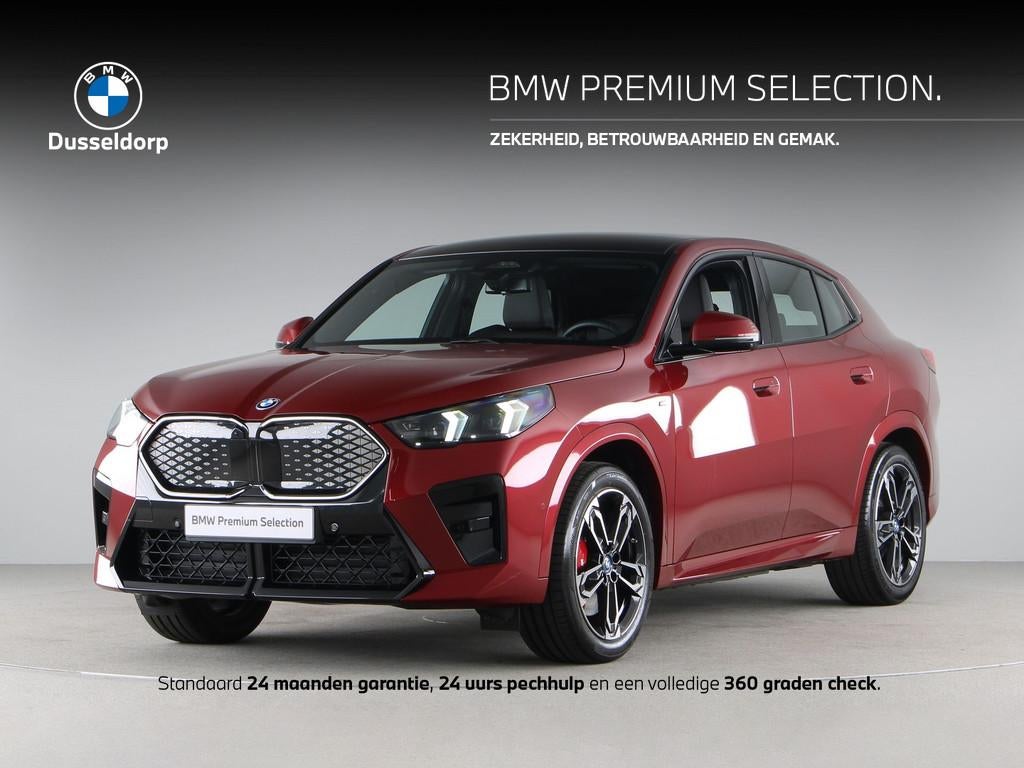 BMW iX2 xDrive30 67 kWh M Sport Edition (bj 2025, automaat), Auto's, BMW, Automaat, Met garantie (alle), 24 min, Origineel Nederlands