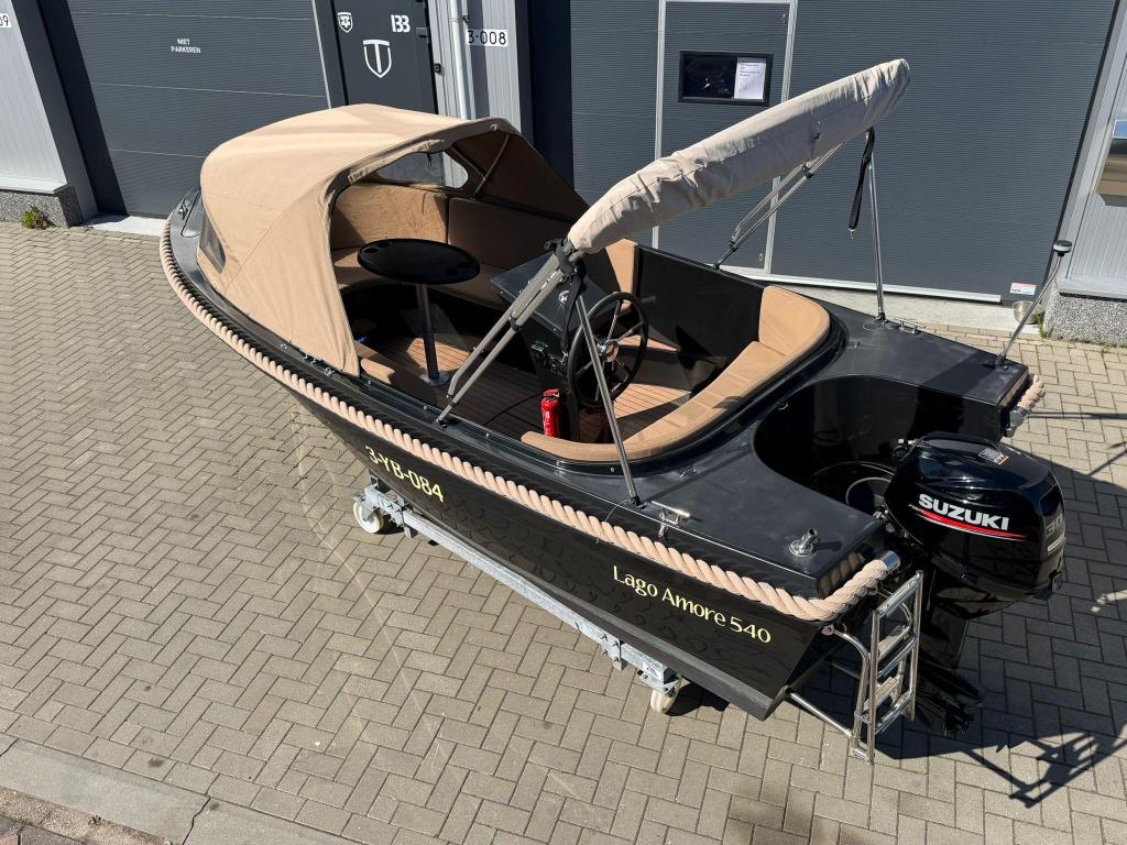 Nette Lago Amore 540 Sloep Compleet incl. Suzuki 30PK 4-Takt, Lago Amore, Gebruikt, Wfwatersport@botenverhuurhoorn.nl, 30 tot 50 pk