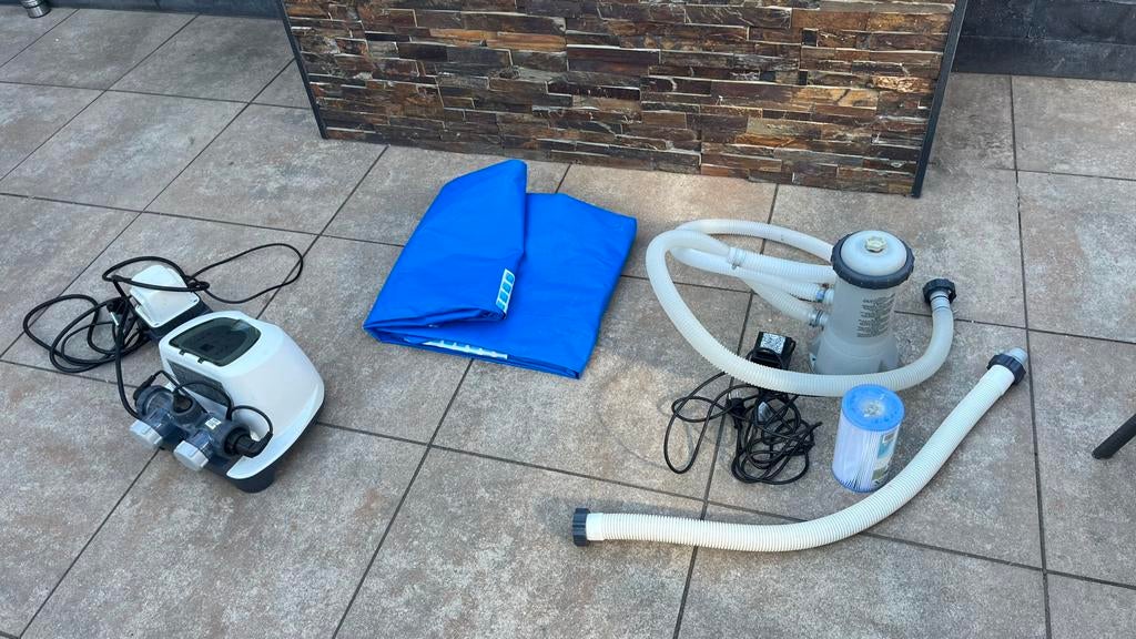 Intex zwembad met zoutwater systeem, Ophalen, Zo goed als nieuw