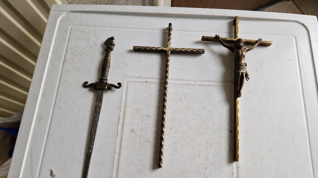 antieke koperen brievenopener en 2 kruisjes, Antiek en Kunst, Ophalen of Verzenden