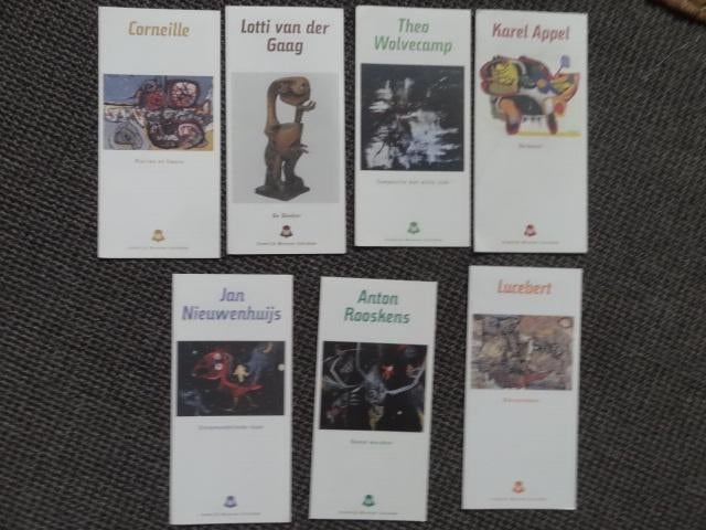 7 brochures Cobra kunstenaars, Stedelijk Museum Schiedam, Boeken, Verzenden, Zo goed als nieuw, Schilder- en Tekenkunst