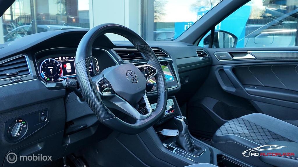 Volkswagen Tiguan 1.5 TSI 3x R-Line Panorama/Harman Kardon/K, Auto's, Volkswagen, 15 km/l, 1498 cc, Zwart, 4 cilinders