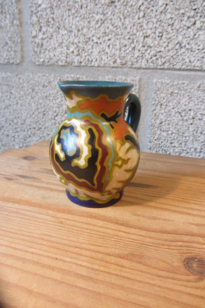 Vaasje / kannetje (plateel) van Regina, Gouda, Antiek en Kunst, Ophalen of Verzenden