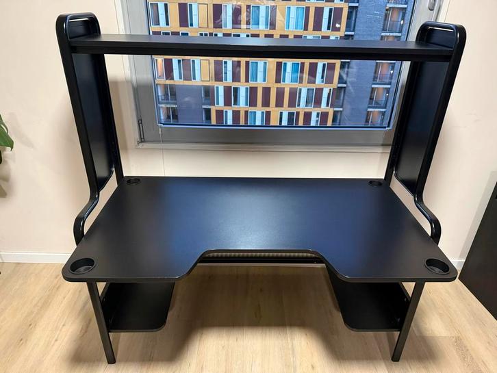 IKEA Fredde Bureau - Zwart Gaming Bureau, Huis en Inrichting, Bureaus, Zo goed als nieuw, Bureau, Ophalen