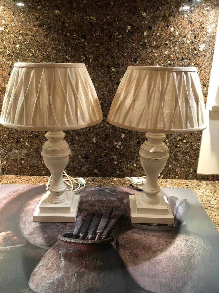 NIEUWSTAAT 2 BALUSTER LAMPEN MET LAMPENKAP, Huis en Inrichting, Ophalen of Verzenden, Zo goed als nieuw, Landelijk brocant, Minder dan 50 cm