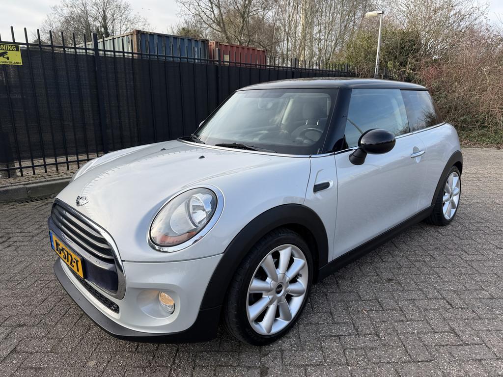 MINI Mini 1.5 Cooper Business Stoelverw/AC/Navi/Cruise, Auto's, Voorwielaandrijving, Gebruikt, 4 stoelen, 49 €/maand