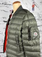 Moncler khaki dons jas lente maat 12 (640 euro), Kinderen en Baby's, Moncler EU, Ophalen of Verzenden, Zo goed als nieuw, Moncler