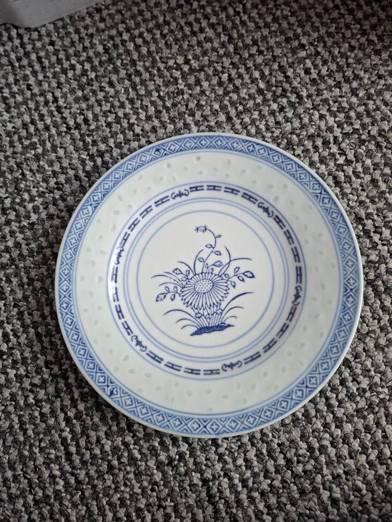 Chinees bord met blauw-wit bloemmotief, Antiek en Kunst, Antiek | Porselein, Ophalen of Verzenden