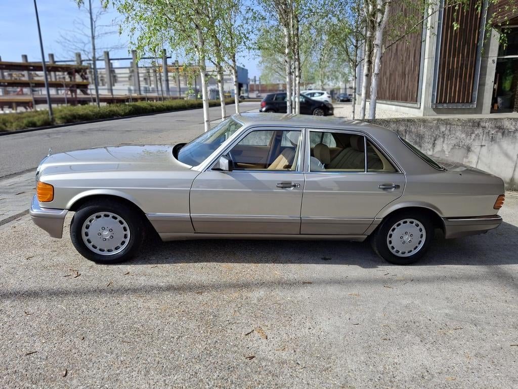 Mercedes-Benz S-Klasse 3.0 300 SE AUT K6 1987 Grijs W126, Auto's, Mercedes-Benz, Automaat, 1573 kg, 179 pk, Bruin