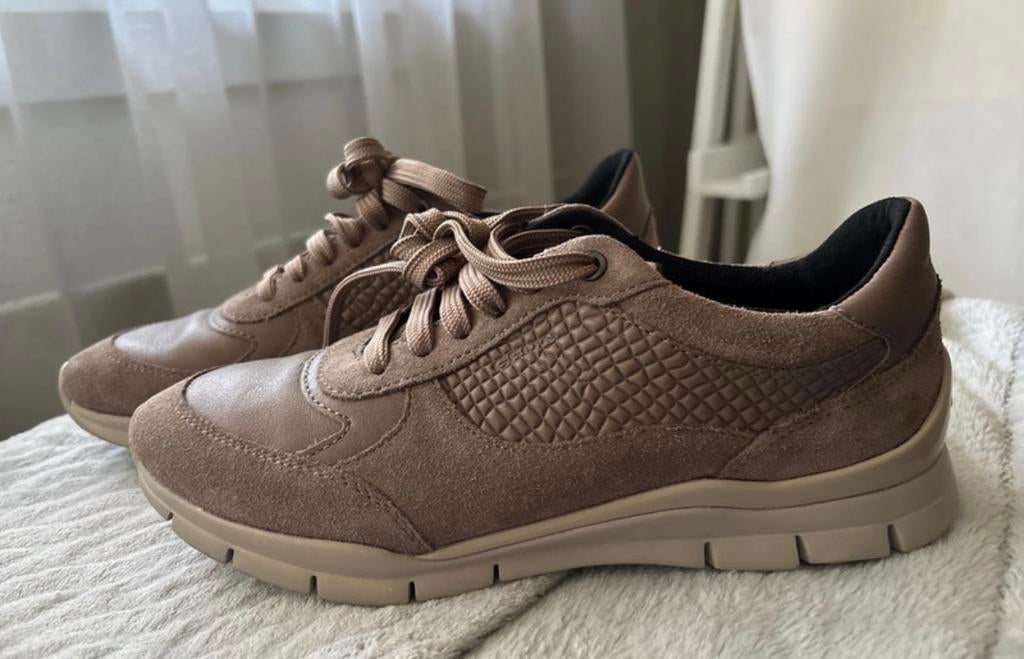 Nieuwe leren Geox dames sneakers maat 37, Ophalen of Verzenden, Nieuw, Beige, Sneakers of Gympen