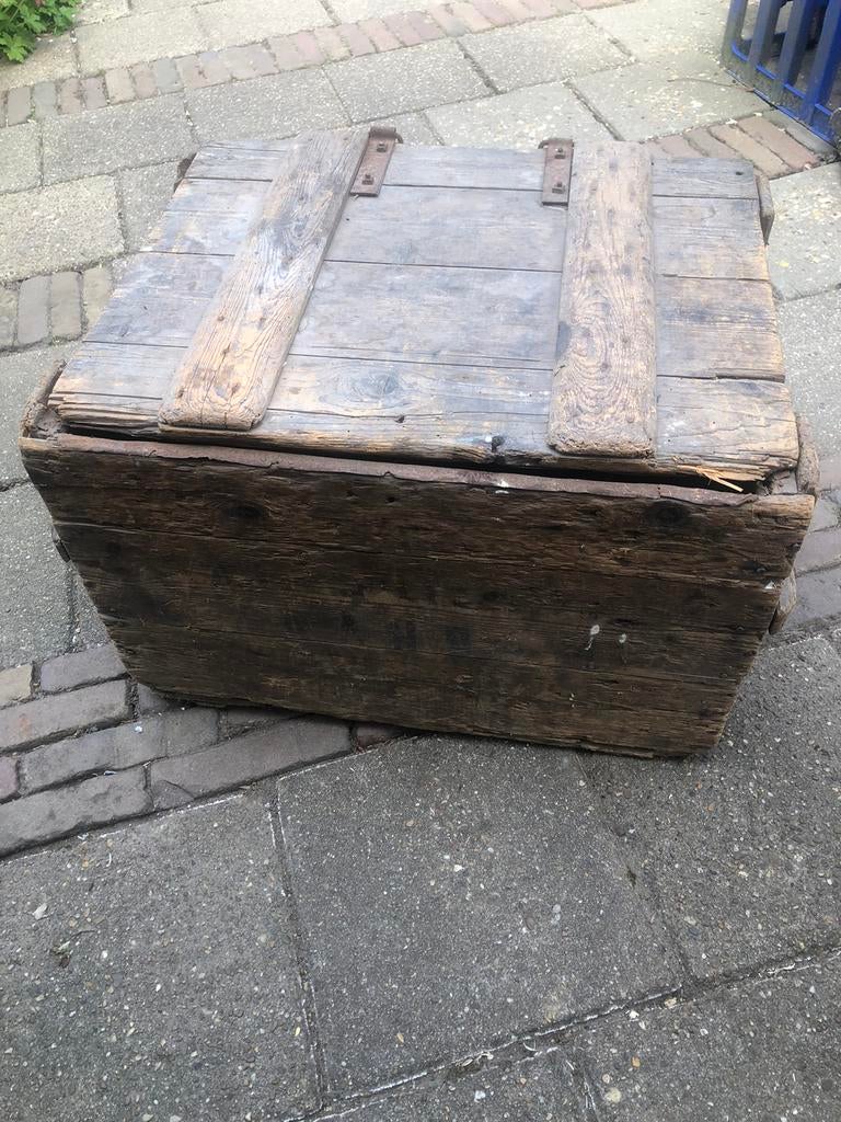 Oude houten kist, Ophalen, Gebruikt