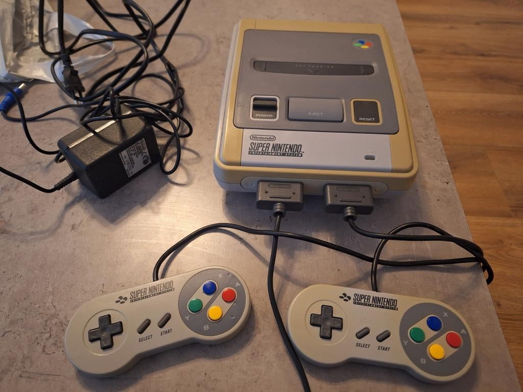 Super Nintendo Entertainment System (SNES) met 2 controllers, Ophalen of Verzenden, Gebruikt, Met 2 controllers