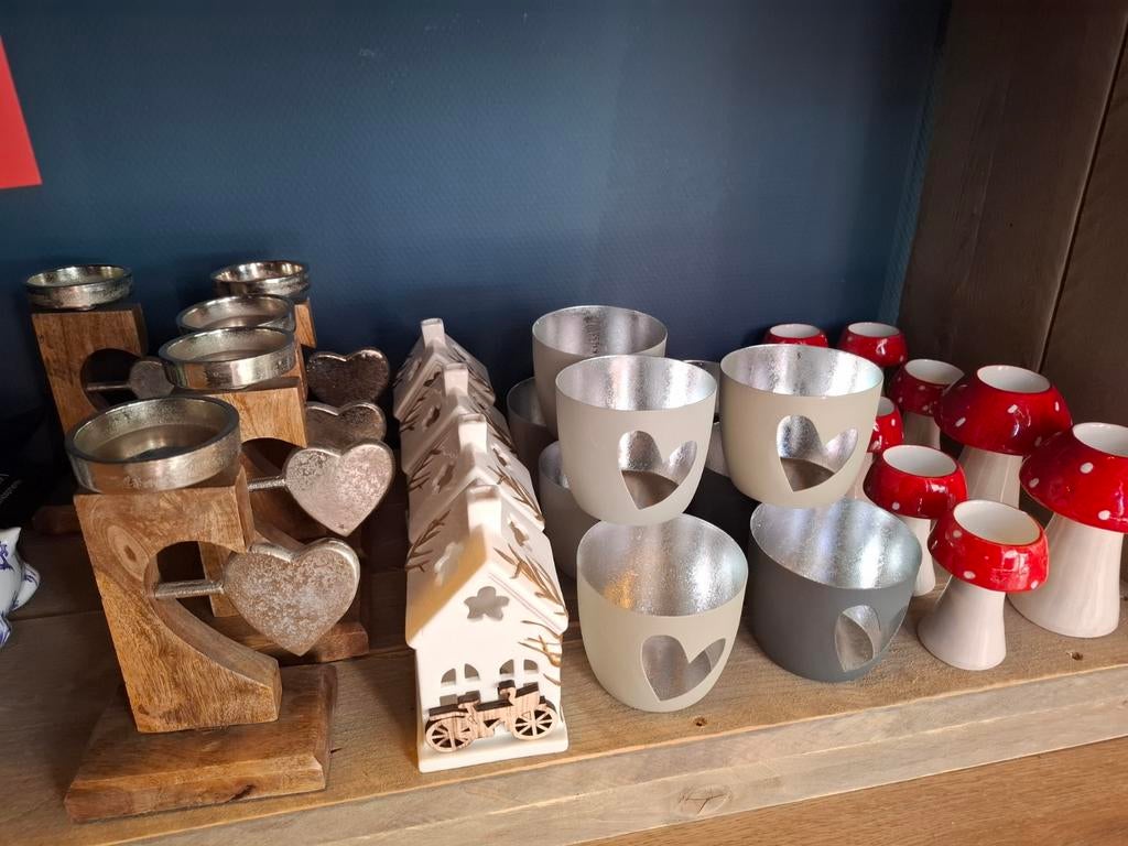 Kast vol rommelmarkt/braderie handel, Ophalen