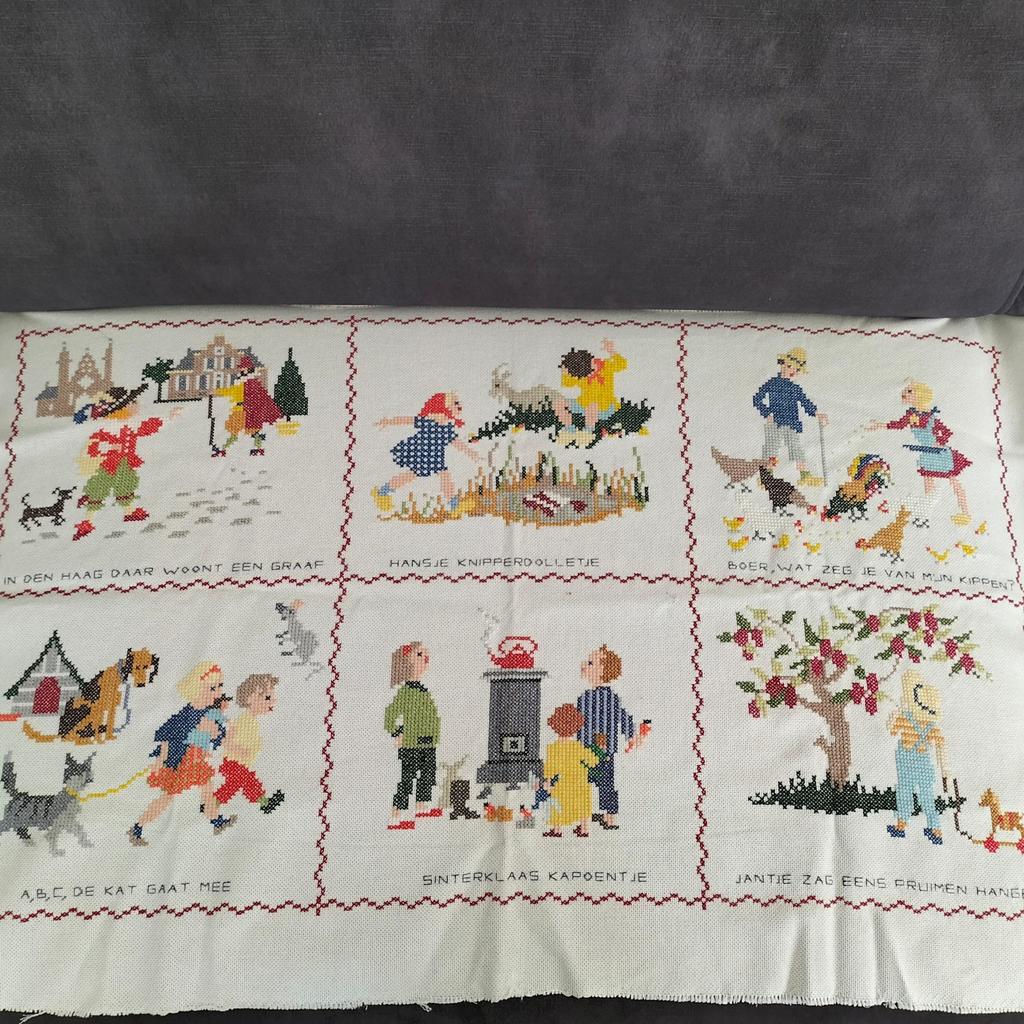Vintage geborduurd wandkleed met kinderliedjes 81x51cm, Ophalen of Verzenden, Gebruikt