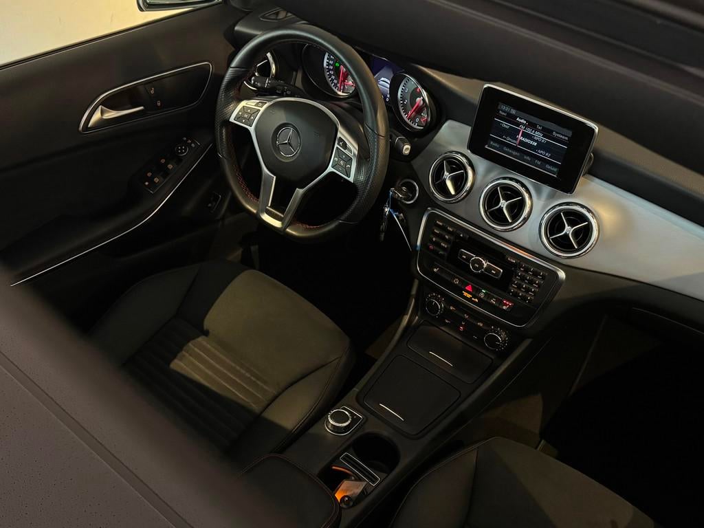 Mercedes-Benz GLA-klasse 200 AMG Line 156 PK |PANO|OrgNL|LED, Gebruikt, Bedrijf, Bi-Xenon koplampen, 1335 kg