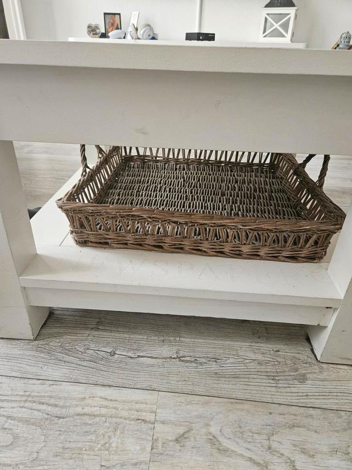 Witte salontafel met opbergruimte, Riviera Maison stijl, Huis en Inrichting, Tafels | Salontafels, Gebruikt, Minder dan 50 cm