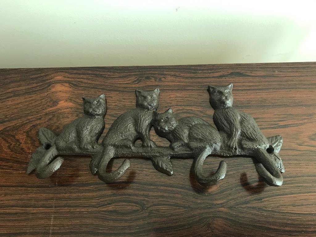 Metalen gietijzer kapstok poezen katten Nieuw, Wandkapstok, Nieuw, Ophalen of Verzenden, Minder dan 100 cm