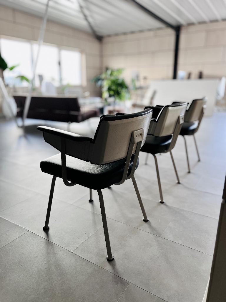 3 prachtige Friso Kramer stoelen Ahrend jaren ‘70 zwart leer, Huis en Inrichting, Stoelen, Ophalen, Gebruikt, Drie, Zwart