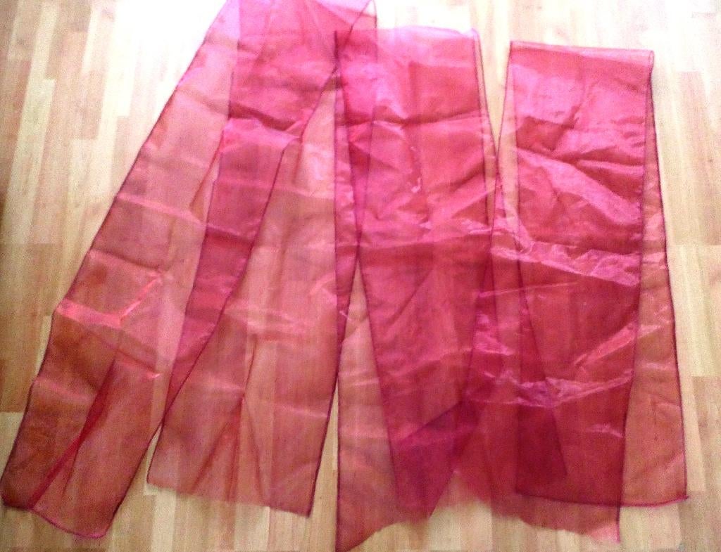 Drie stroken donkerrode organza stof, Ophalen of Verzenden, Zo goed als nieuw, 30 tot 120 cm, Polyester