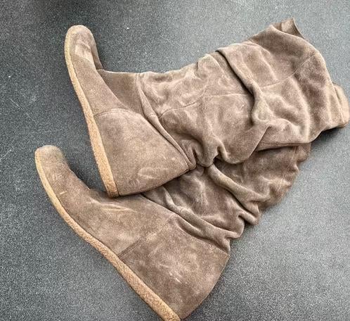 Beige suede laarzen maat 44, Kleding | Dames, Schoenen, Hoge laarzen, Beige, Ophalen of Verzenden, Zo goed als nieuw