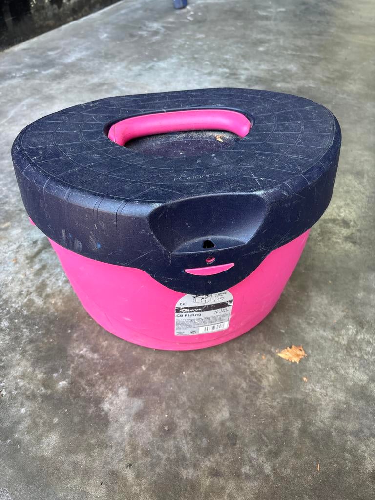 Grote set Paarden borstels met bak, Ophalen, Gebruikt