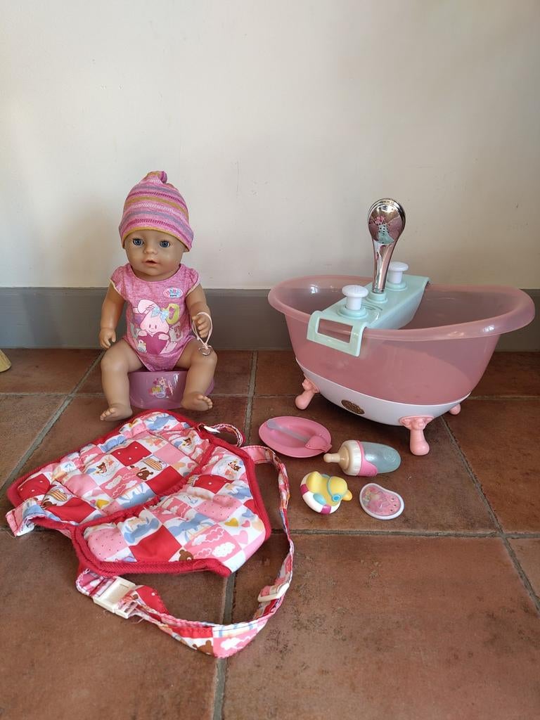 Baby Born pop met badje en accessoires, Kinderen en Baby's, Speelgoed | Poppen, Ophalen of Verzenden, Gebruikt, Babypop