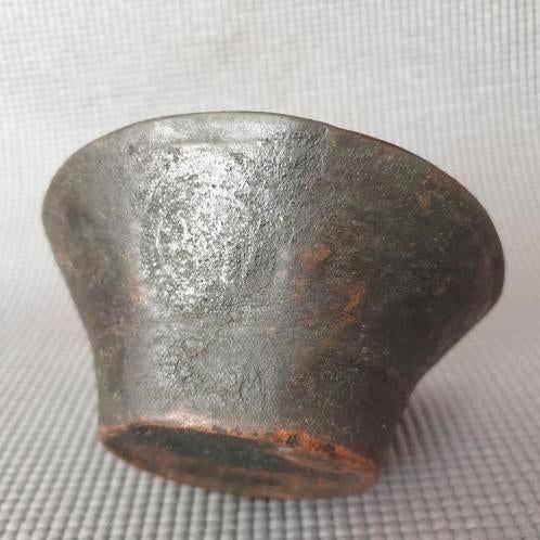 Antieke ca. 19e eeuw Nepalese bronzen meetpot met stempels, Ophalen of Verzenden, Koper