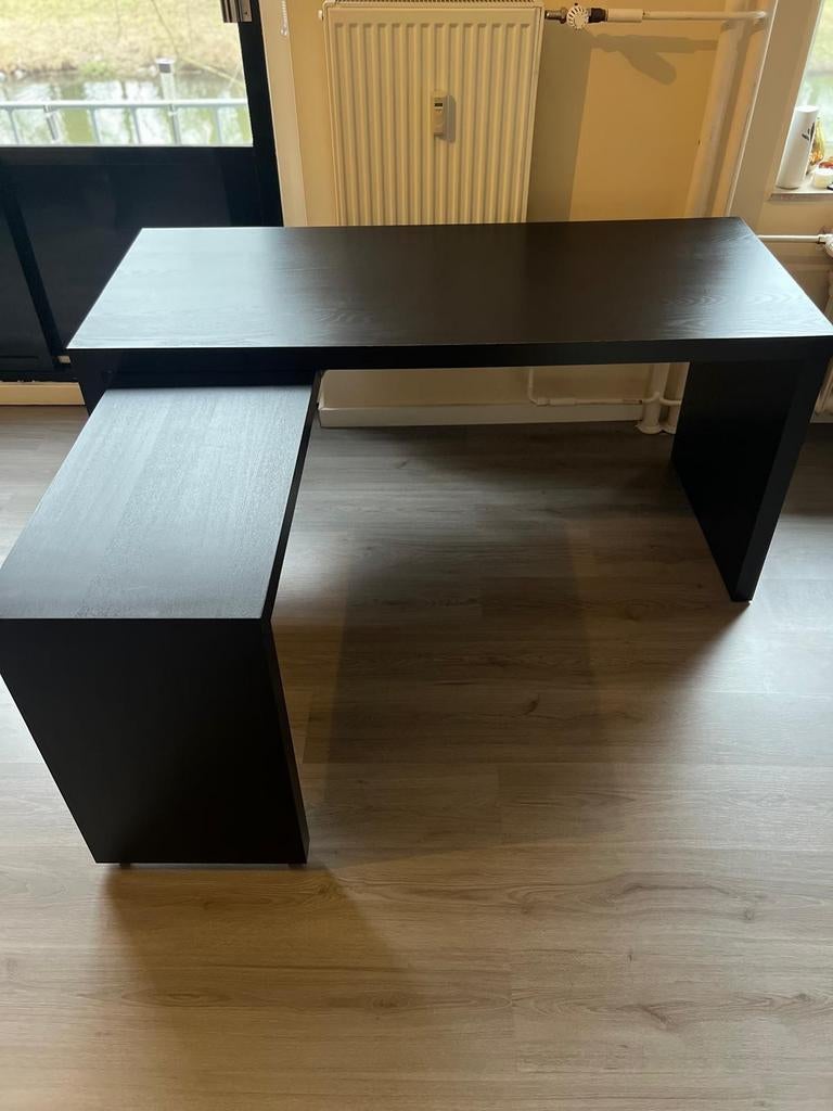 IKEA Zwart Bureau met Uitschuiftafel - Zo Goed Als Nieuw, Ophalen of Verzenden, Zo goed als nieuw