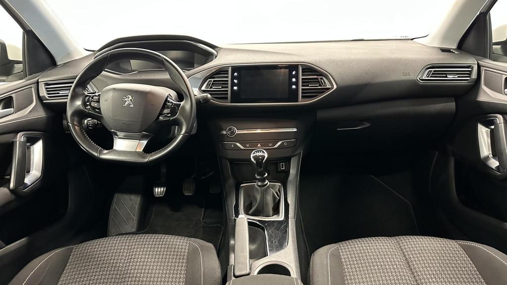Peugeot 308 SW 1.2 PureTech Active Pack TREKHAAK NIEUWE DIS, Voorwielaandrijving, Stof, Gebruikt, Euro 6