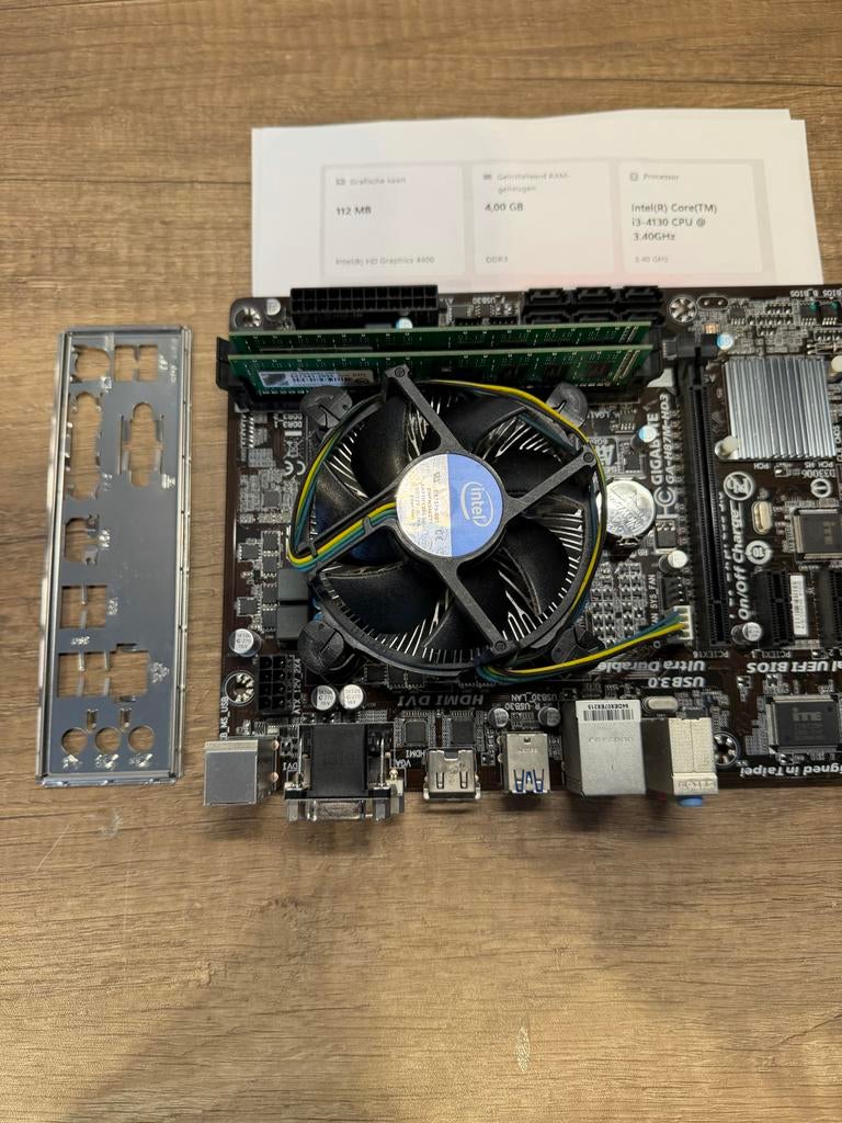 Gigabyte GA-H87M-HD3 met i3-4130 CPU en 4GB RAM, Computers en Software, Moederborden, Ophalen of Verzenden, Gebruikt, Intel, DDR3