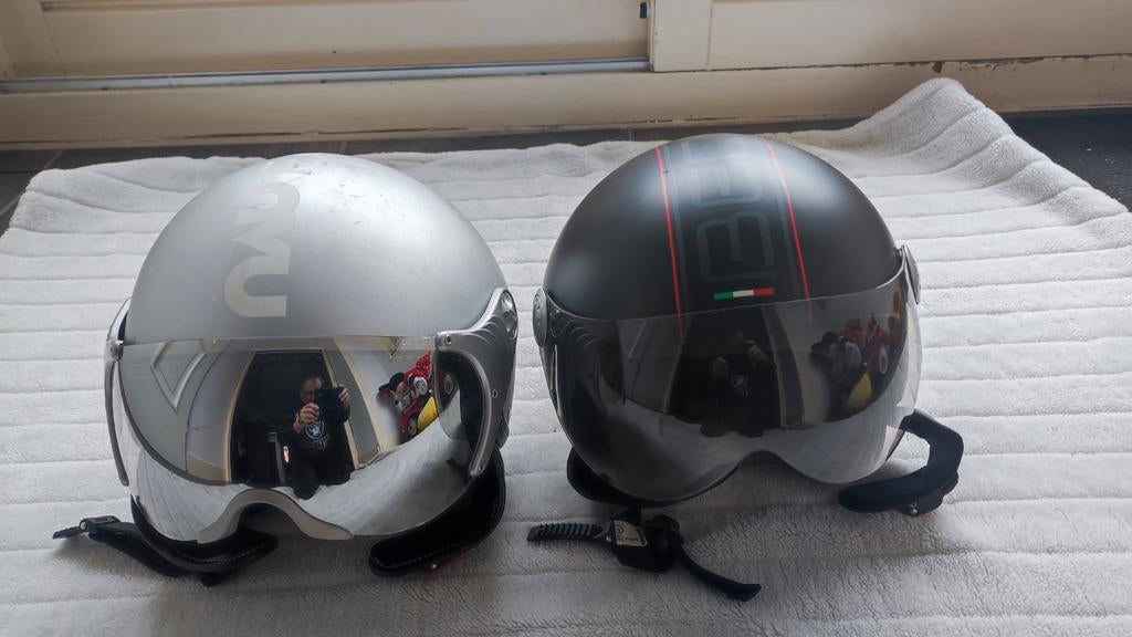 Een grijze scooterhelm maat S (54-55 cm)25€, Fietsen en Brommers, Brommerhelmen, Ophalen of Verzenden, Gebruikt, Small, Beon