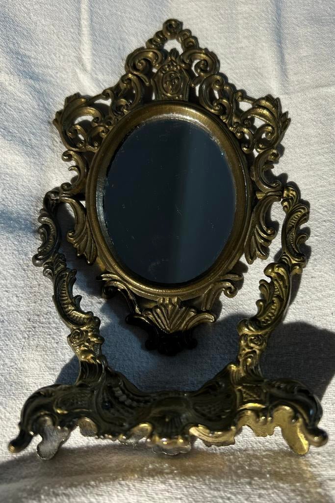 Antiek koperen spiegeltje op stand, 19 cm hoog x 11 cm breed, Ophalen of Verzenden, Ovaal, Minder dan 50 cm