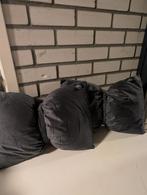 2 grijze sierkussens Blokker met strik, Ophalen of Verzenden, Zo goed als nieuw, Grijs, Rechthoekig