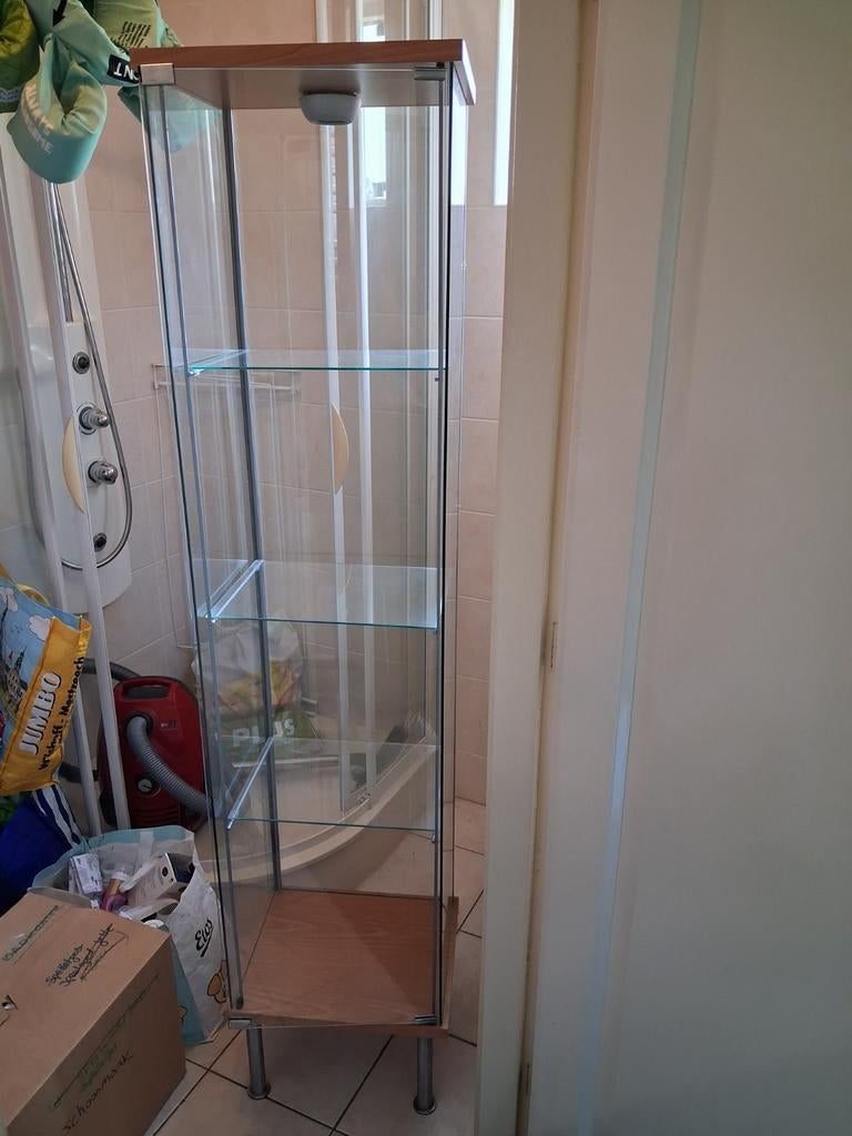 Glazen vitrinekast met houten boven- en onderkant, Ophalen, Met plank(en), Minder dan 50 cm, 150 tot 200 cm
