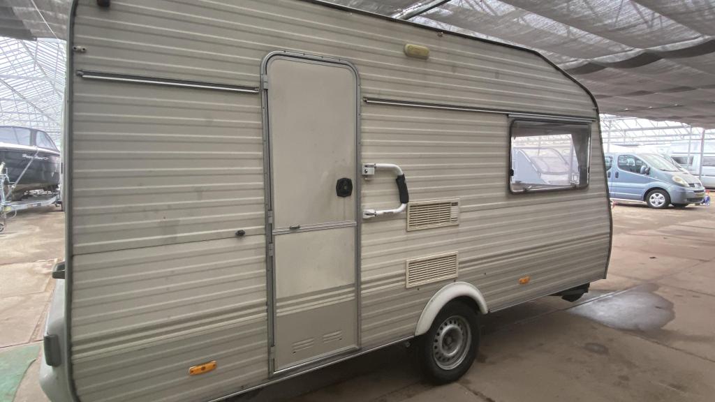 Avento Premier 420 TL met fietsenrek en voortent, Caravans en Kamperen, Caravans, Bedrijf, Treinzit, 750 - 1000 kg, 4 tot 5 meter