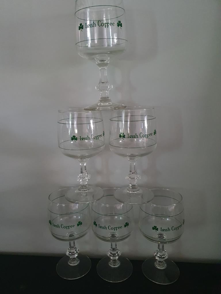 4 Irish Coffee glazen met diamanten voet, Ophalen of Verzenden, Zo goed als nieuw
