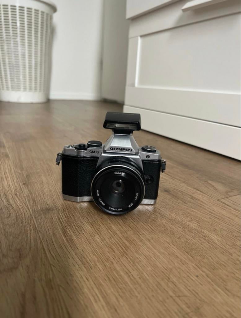 Olympus OM-D camera met Meike lens, Audio, Tv en Foto, Fotocamera's Digitaal, Spiegelreflex, Verzenden, Zo goed als nieuw, Olympus