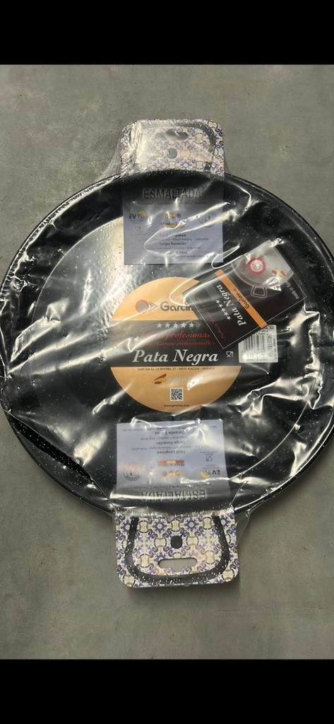 NIEUW - Paella pan zwart keuken koken, Huis en Inrichting, Keuken | Potten en Pannen, Ophalen of Verzenden, Zo goed als nieuw