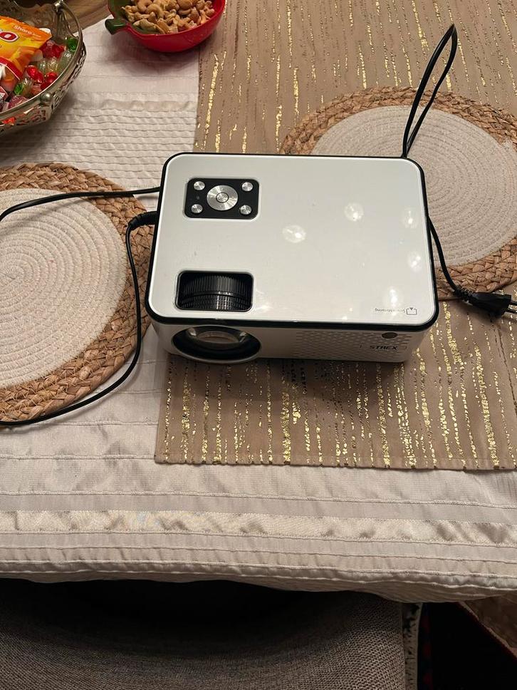 STREX Beamer Projector - Wit, Zo goed als nieuw, Audio, Tv en Foto, Beamers, Zo goed als nieuw, LED, Overige resoluties, Ophalen of Verzenden